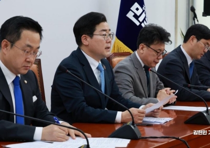 [포토] 최상목 향해 마은혁 임명 촉구하는 박찬대