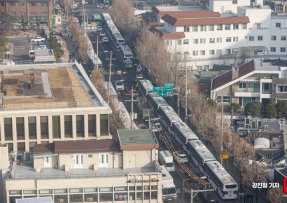 [포토] 경찰 차벽 세워진 헌재 앞