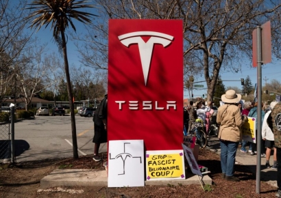 테슬라 4년반 만에 '최악 폭락'…트럼프 당선 후 상승분 반납