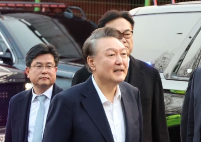 권성동 만난 尹 대통령 "국민과 나라만 생각할 것"