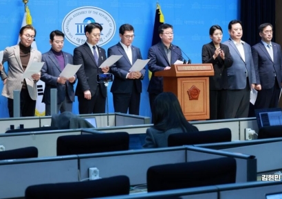 [포토] 대통령 탄핵선고 촉구하는 민주 상임위원장들