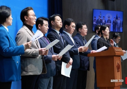 [포토] 민주 상임위원장들, 대통령 탄핵선고 촉구 기자회견