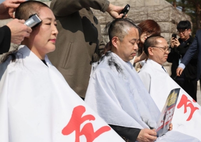 민주, 尹 탄핵촉구 삭발식…"조속한 파면 선고 부탁"