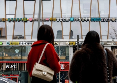 "젊은 여성들, 절대 따라가면 안돼" 강남역서 반복되는 강매 수법