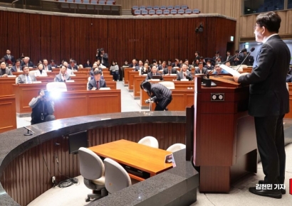 [포토] 與 “개헌안, ‘대통령 4년 중임제’ 공감대…권력 분산이 중요”