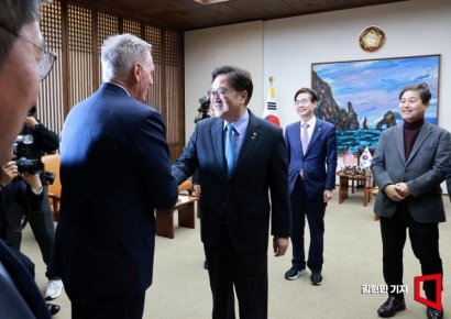 [포토] 매카시 미국 전 하원의장과 만난 우원식 국회의장