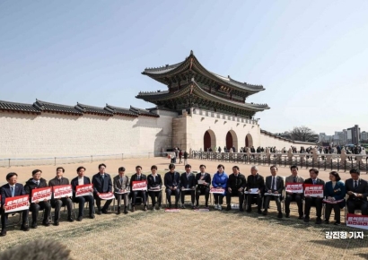 [포토] 광화문서 열린 민주당 최고위원회의