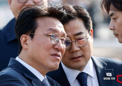 [포토] 의견 나누는 박찬대 원내대표-김민석 최고위원