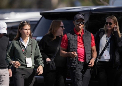 전 남편도 축하했다…'골프 황제' 우즈의 새 여친은 트럼프 전 며느리