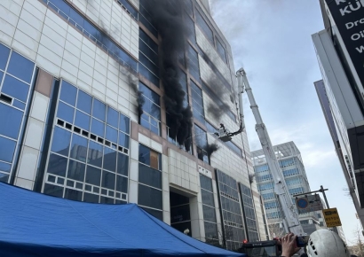 고양시 일산동구 관람집회시설 화재…1명 부상·3명 연기흡입  