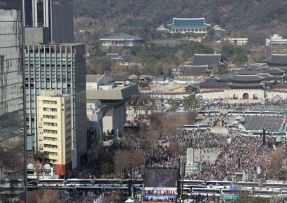 서울 곳곳서 尹 탄핵 찬반 막바지 세결집…"당장 파면" VS "즉각 복귀"