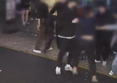 머리채 잡고 발길질도…건대입구서 남녀 10여명 패싸움