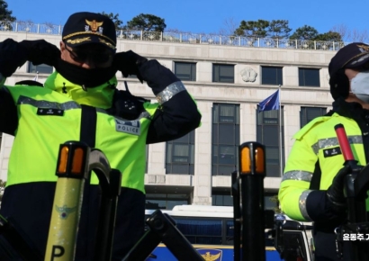 "심리적 내전 상태다"...한국 민주주의에 '경고등'[후퇴하는 민주주의]