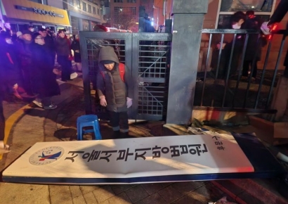 폭력성향 없었는데 놀랐다…'서부지법 난동' 가담 평생교육시설 교사 "징계 진행중"