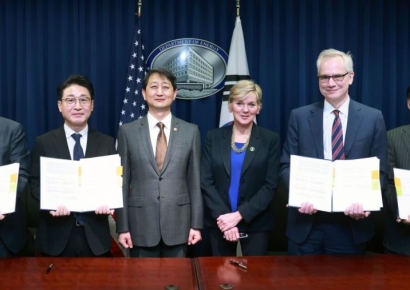 "한미동맹 어긋날라"…민감국가 지정에 방산 업계 화들짝