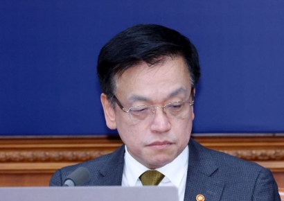 최 대행, 야권 탄핵 추진시 자진사퇴설에 "검토한 바 없다"