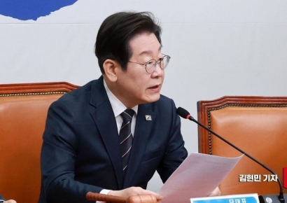 이재명, ‘尹 탄핵’ 시위 도중 사망 당원 조문