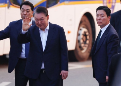 [폴폴뉴스]민주당, 올해 처음으로 국민의힘 오차범위 밖에서 앞서