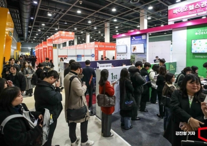 [포토] 채용 상담 받기 위해 줄 선 구직자들