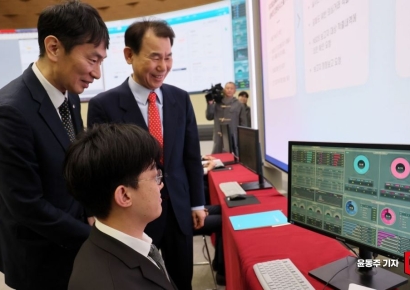 [포토] 불법 공매도 적출 시연 지켜보는 이복현 원장