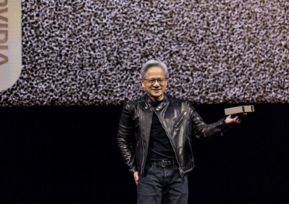 젠슨황 AI 컴퓨팅 성능 100배 높인다…차세대 AI 칩셋 3종 공개