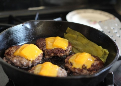 "이건 가짜잖아"…'플라스틱'이라 놀림받은 샛노란 치즈 [맛있는 이야기]