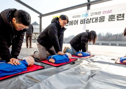 진에어 직원, 인천공항서 의식 잃고 쓰러진 외국인 승객 구해