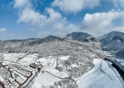 [포토] 봄꽃보다 먼저 찾아온 산소카페 청송군 주왕산 ‘새하얀 눈꽃’