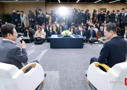 [포토] 이재용 만난 이재명 "삼성 잘살아야 투자자도 잘살아"