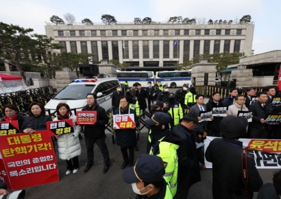 늦어지는 헌재 판결에 정치권 '전전긍긍'…"판결에 문제?"vs"낼이라도 가능"