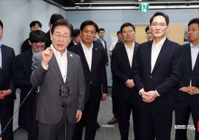 [포토] 사피에서 만난 이재명-이재용 '청년 취업 지원 논의'