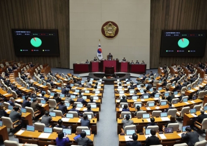 1위는 안철수 1368억…국회의원 77%, 작년보다 재산 늘었다 [2025 재산공개]