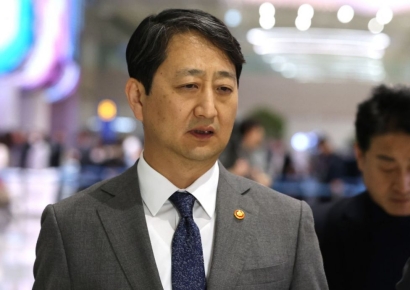 안덕근 산업장관 귀국…"美 관세 대비 다양한 시나리오 준비"  