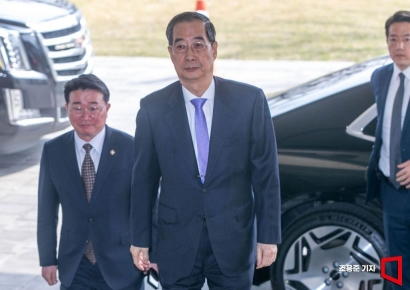 [포토] 87일만에 직무 복귀하는 한덕수 총리