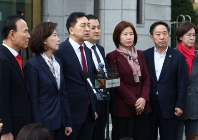 與 의원들 "尹 직무복귀 조심스레 예측...이재명 사퇴해야"