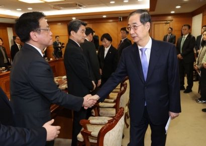 최상목 "드디어" 미소…한덕수 "국무위원, 심기일전해야"