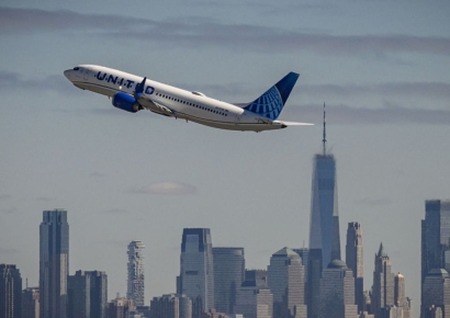 기내 화장실 오래 썼다고…하의 내린 승객 끌어낸 美조종사