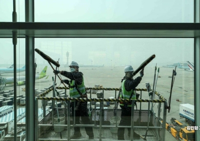 [포토] 봄 맞이 청소 나선 인천공항