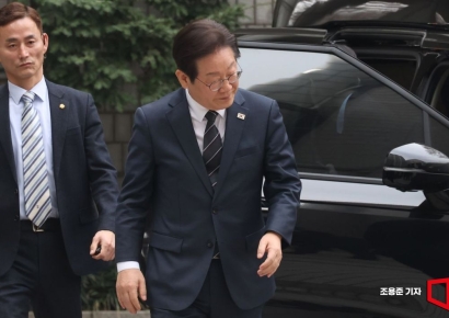 [포토] 지지자들에게 인사하는 이재명 대표