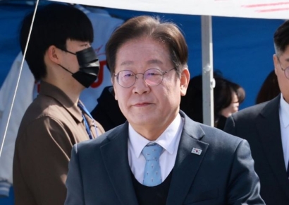 [포토] 방탄복 입고 최고위 참석하는 이재명 대표