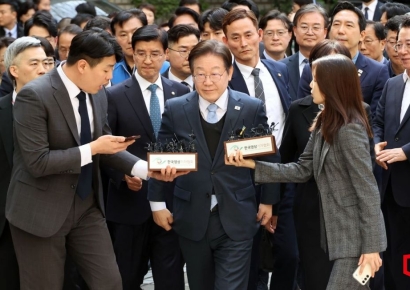 [포토] 선거법 항소심 선고 출석하는 이재명