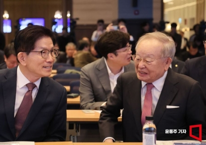 [포토] 이야기 나누는 손경식-김문수