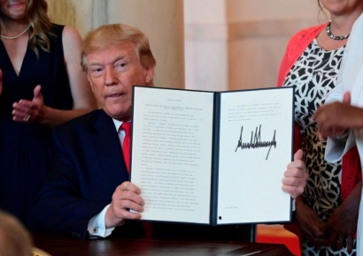 트럼프 "4월2일부터 외국산 자동차에 25% 관세 부과"