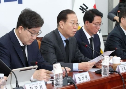 '李 사법 리스크' 카드 힘 빠진 與, 전략 수정 나설까 