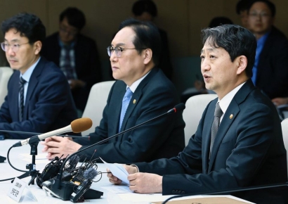 트럼프發 자동차 관세 충격…정부, 내달 비상대책 발표