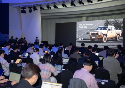 "3500㎏ 견인·80㎝ 물길도 건넌다" 기아, 정통 픽업 타스만 기술 공개