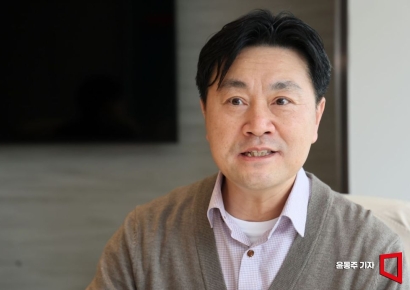 "40대 남성과 부딪혔어요"…20대 여성, 남자친구와 통화했다가 '어?'