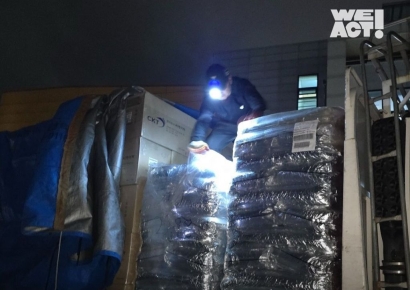 "여럿이 와서 홀랑 실어가"…산불 피해견 먹일 사료 2톤 사라져, 동물단체 반환 호소