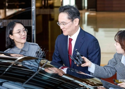 [포토] 취재진 질문 받는 이재용 삼성전자 회장