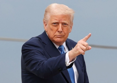 여자란 무엇이냐 묻자…트럼프 "아이 낳을 수 있는 인간"